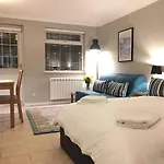 Addenbrookes Flat 2 Mins Walk Free Private Parking