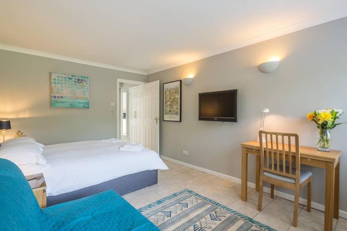 Addenbrookes Flat 2 Mins Walk Free Private Parking *